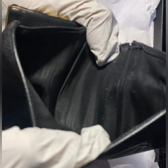 CHANEL VINTAGE BIFOLD CAVIAR BLACK LEATHER WALLET+CHANGE PURSE W/ GOLD HARDWARE - Picture 10 of 16